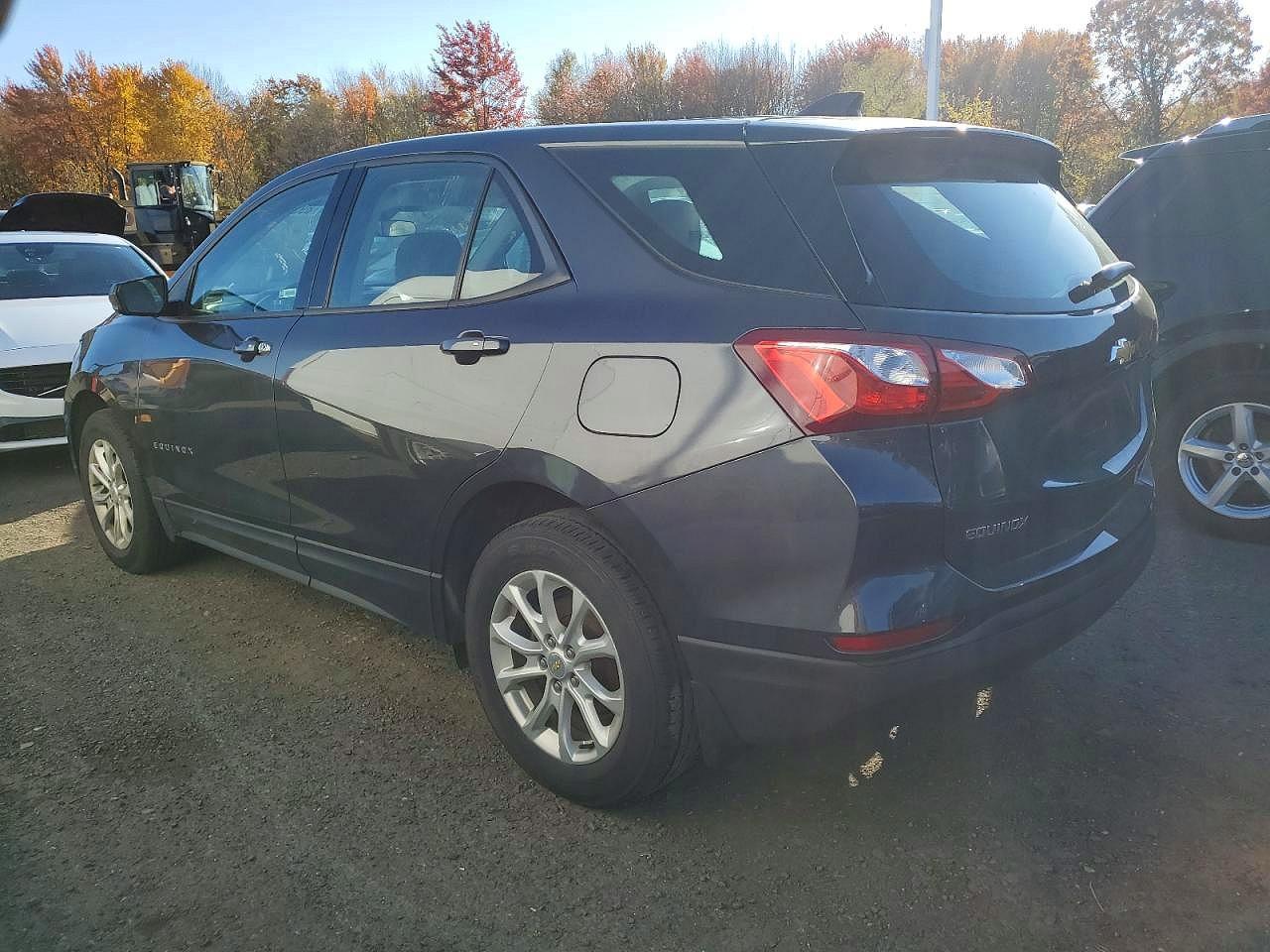2019 Chevrolet Equinox Ls - Фото 2