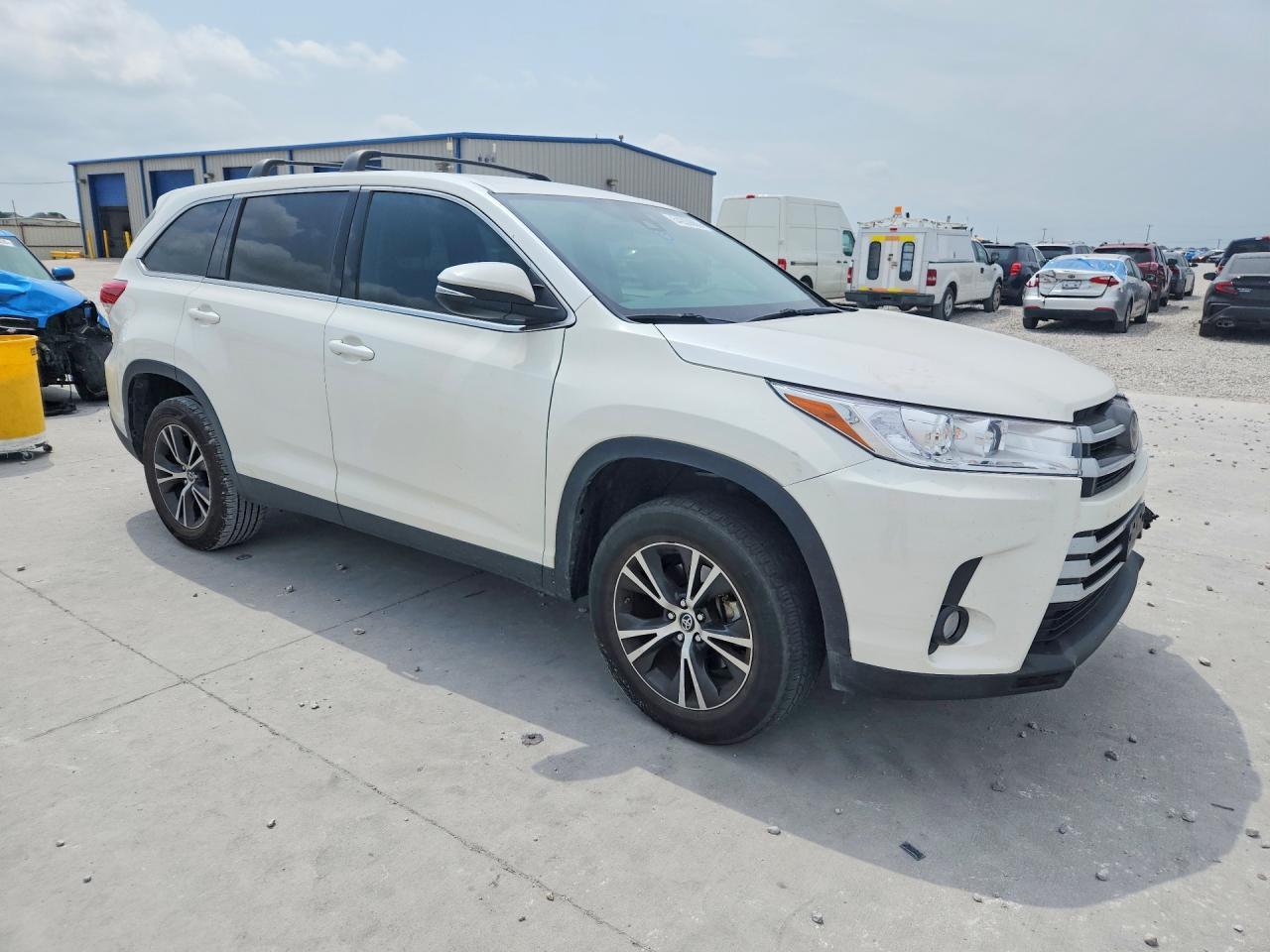 2019 Toyota Highlander Le Plus - Фото 4