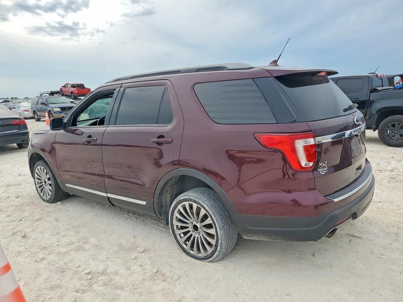 2018 Ford Explorer Xlt - Image 2