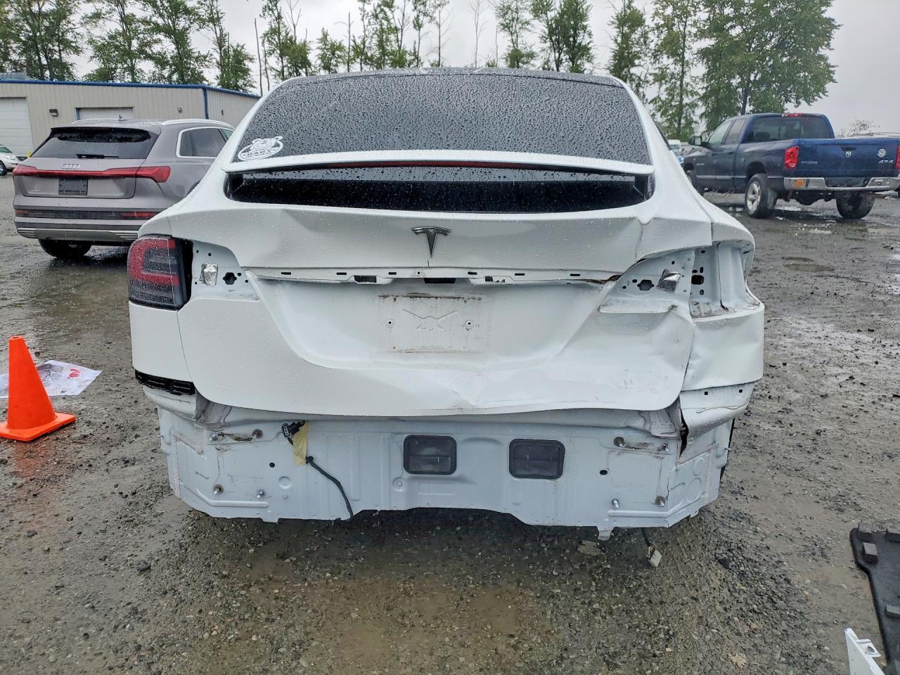 2023 Tesla Model X - Image 6