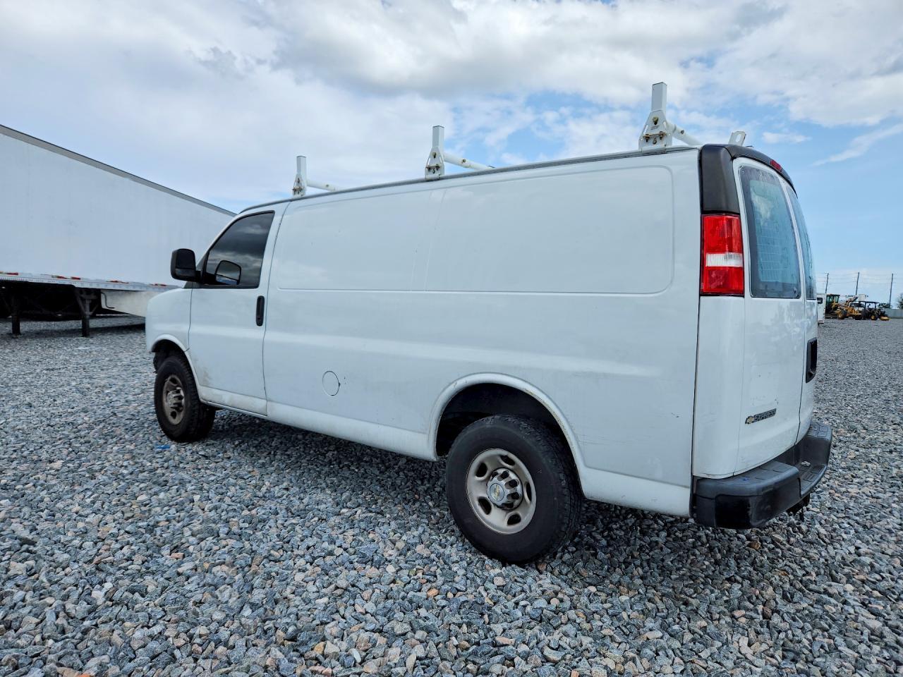 2022 Chevrolet Express G2500 - Фото 2