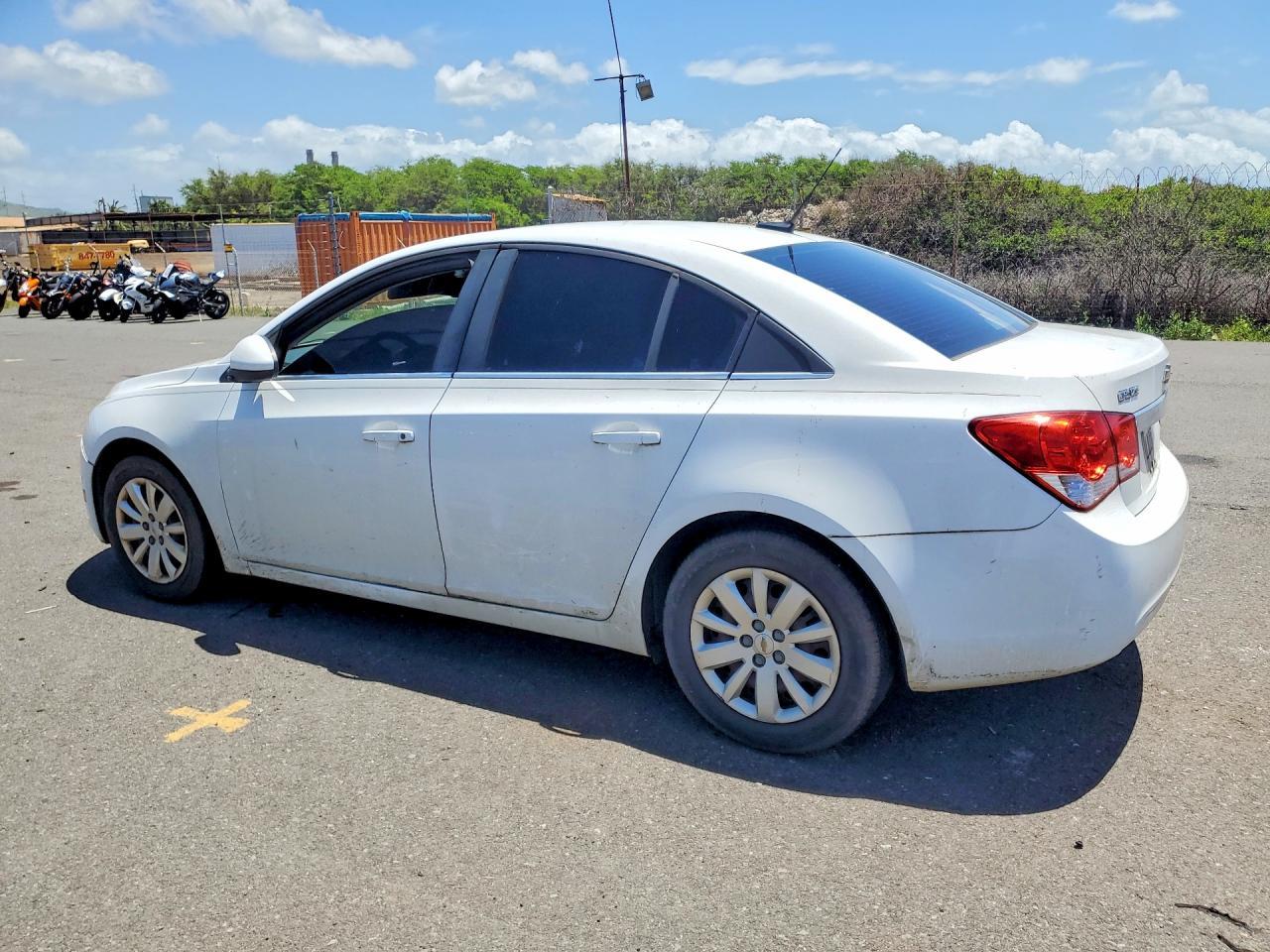 2011 Chevrolet Cruze - Image 2