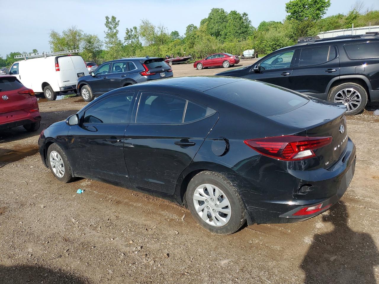 2020 Hyundai Elantra Se - Image 2
