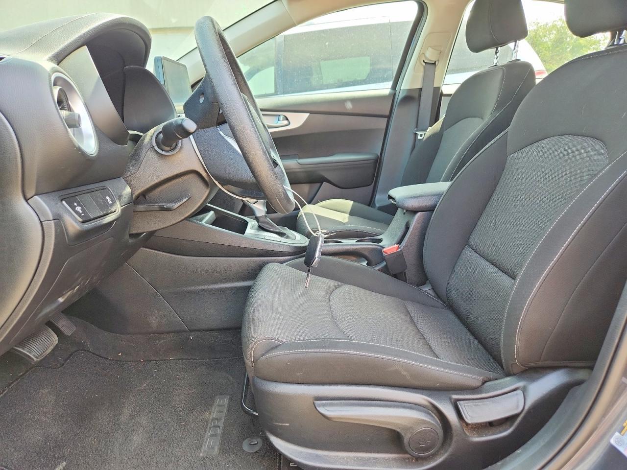 2023 Kia Forte Lxs - Image 7