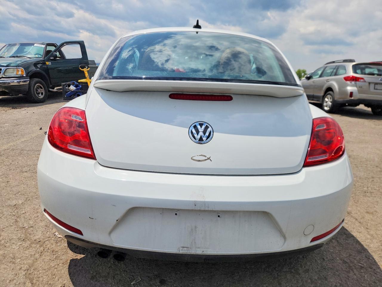 2015 Volkswagen Beetle 1.8T - Фото 6