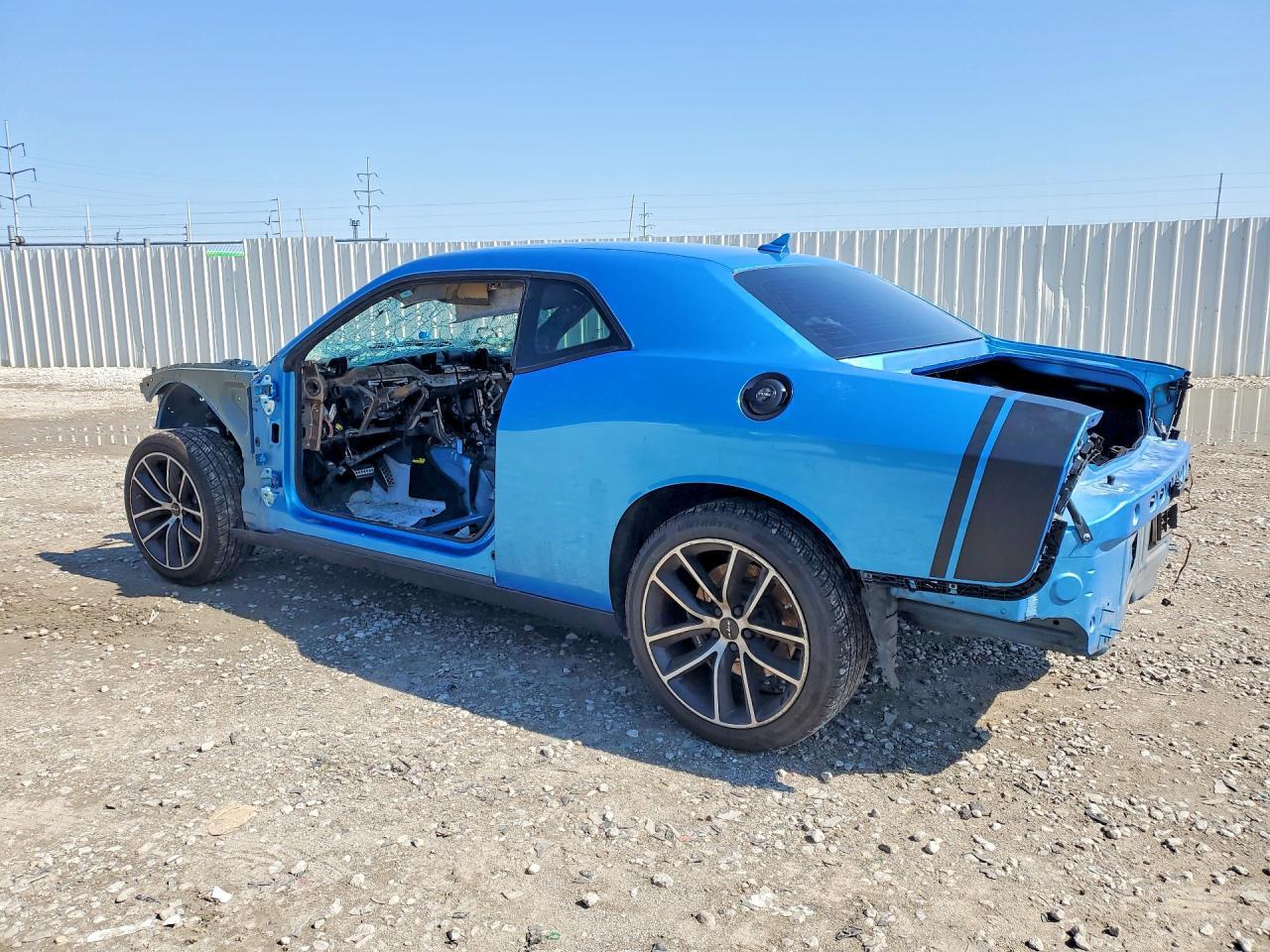 2015 Dodge Challenger R - Image 2