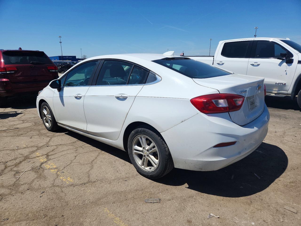 2017 Chevrolet Cruze Lt - Image 2
