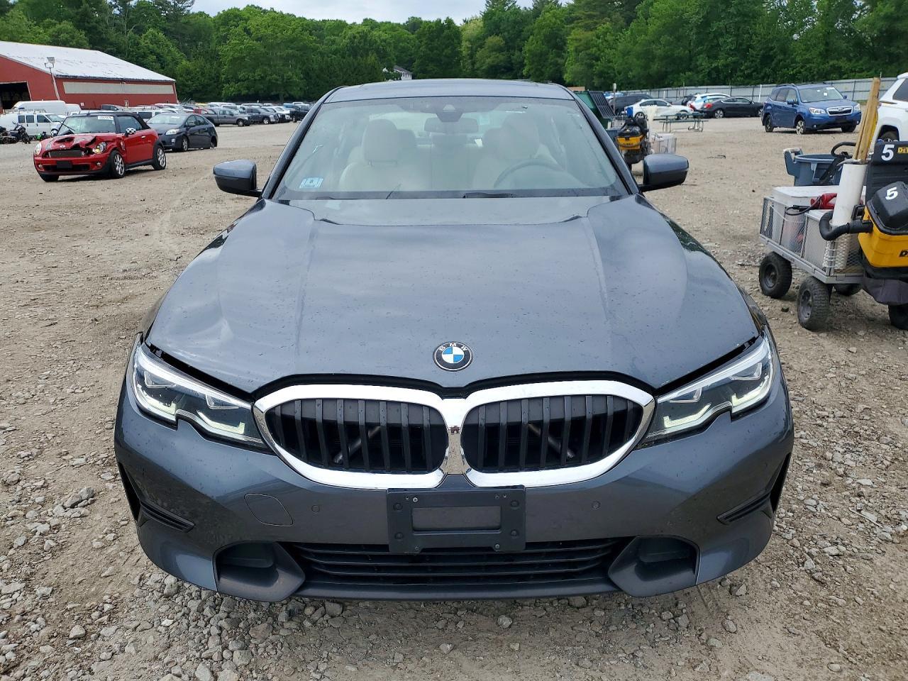 2020 BMW 330Xi - Фото 5