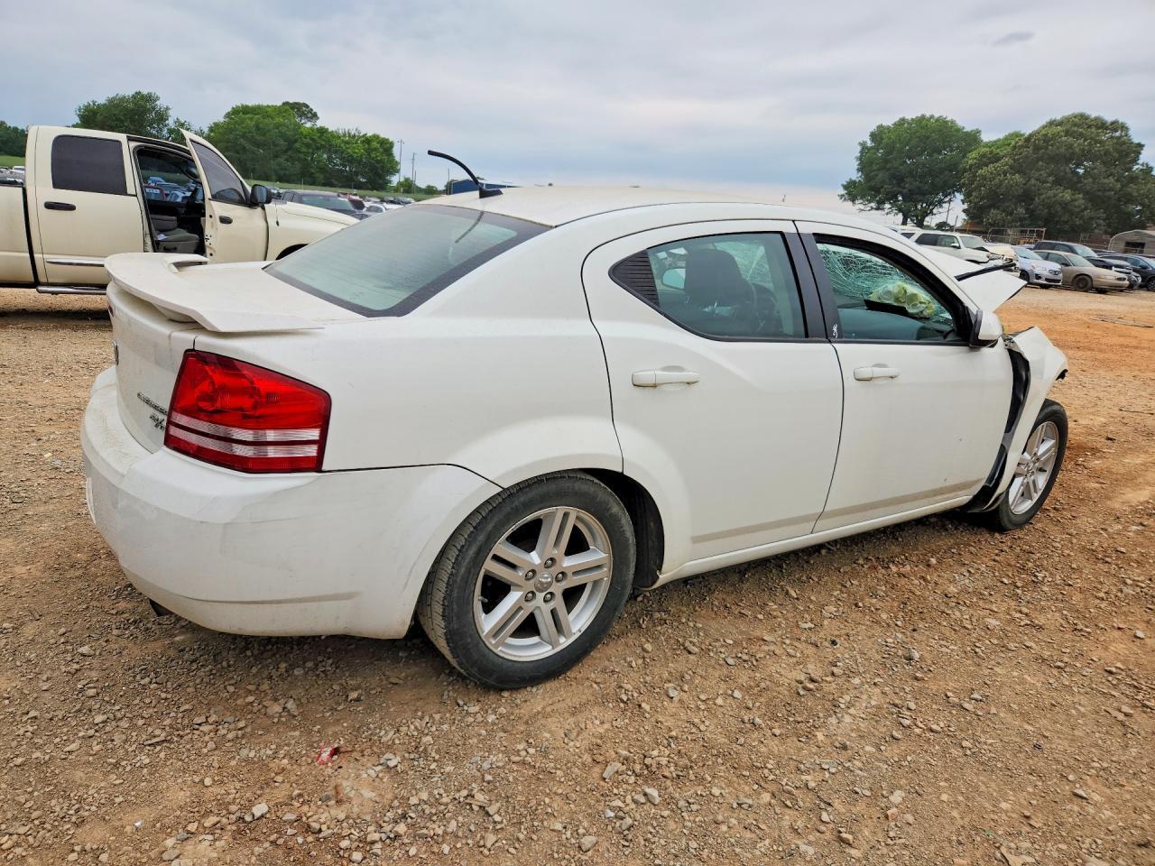 2010 Dodge Avenger R - Image 3