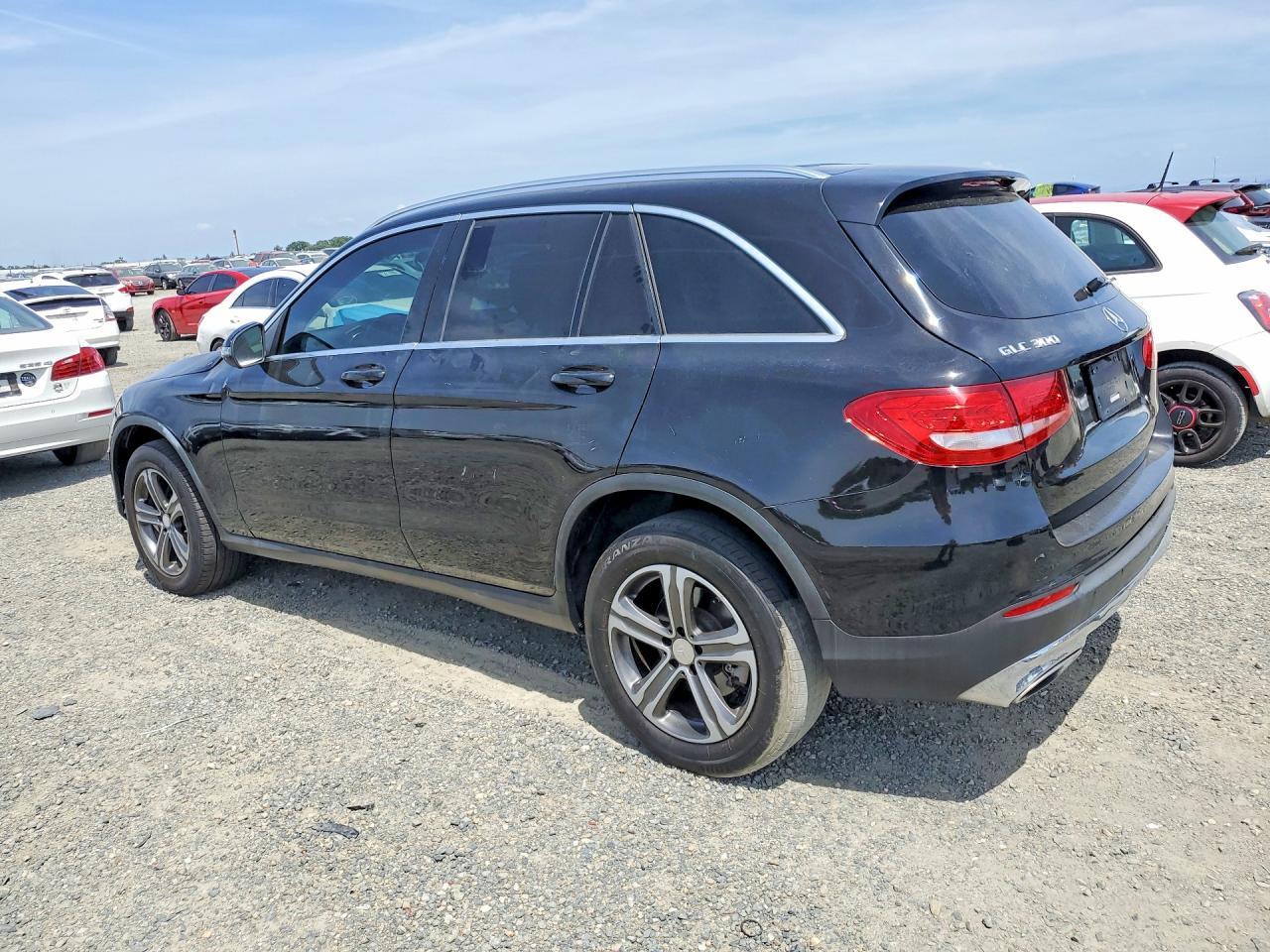 2016 Mercedes-Benz Glc 300 - Image 2