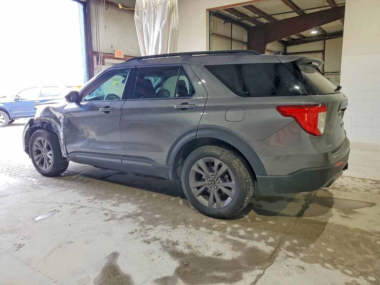 2022 Ford Explorer Xlt - Фото 2