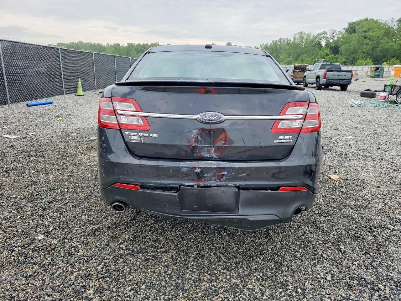 2015 Ford Taurus Sel - Image 6