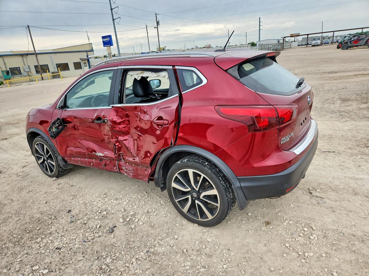 2019 Nissan Rogue Sport Sl - Image 2