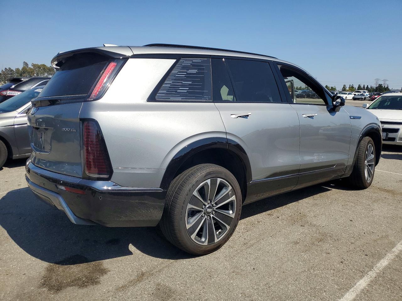 2026 Cadillac Vistiq Sport - Фото 3