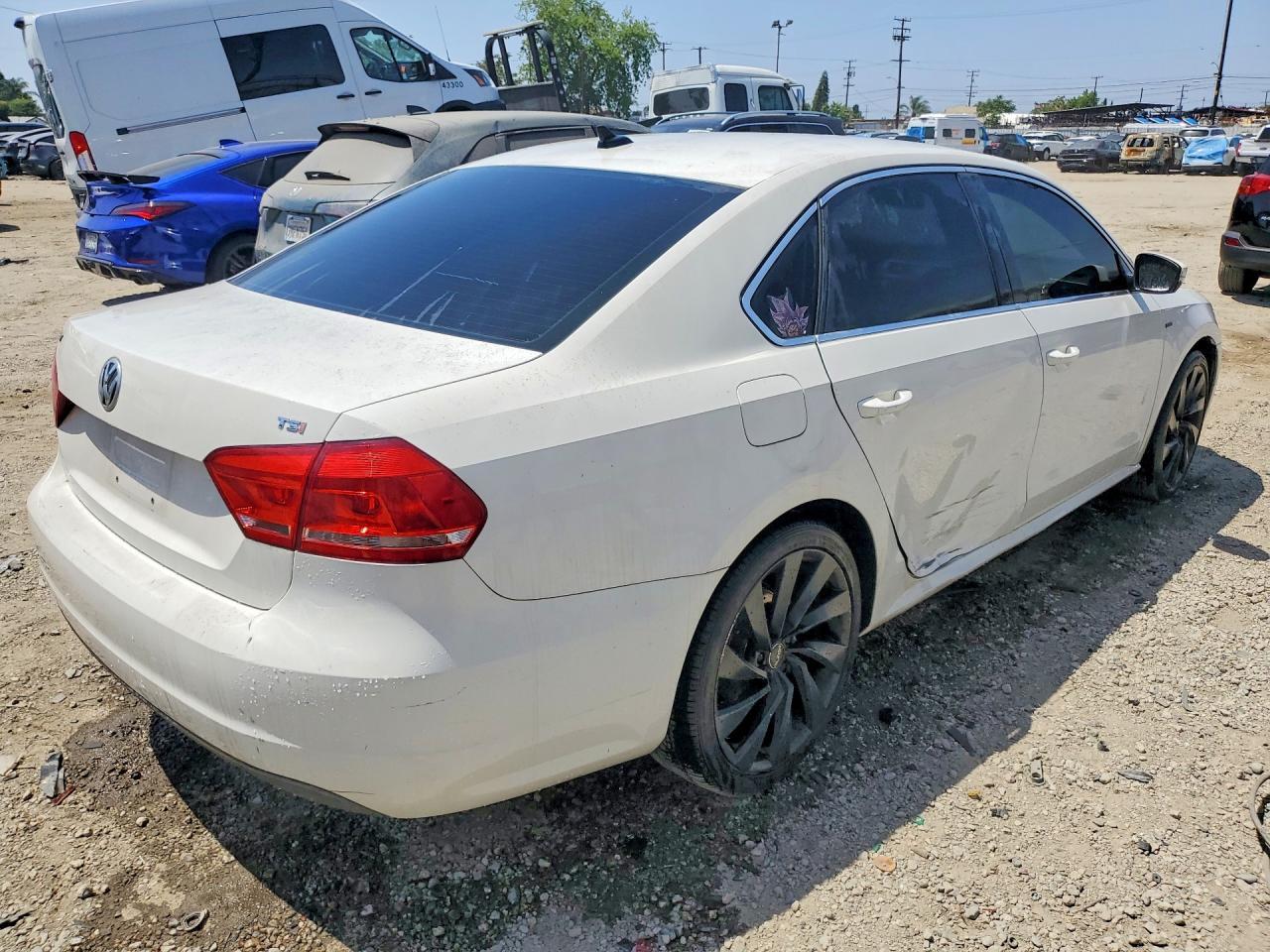 2015 Volkswagen Passat S - Фото 3