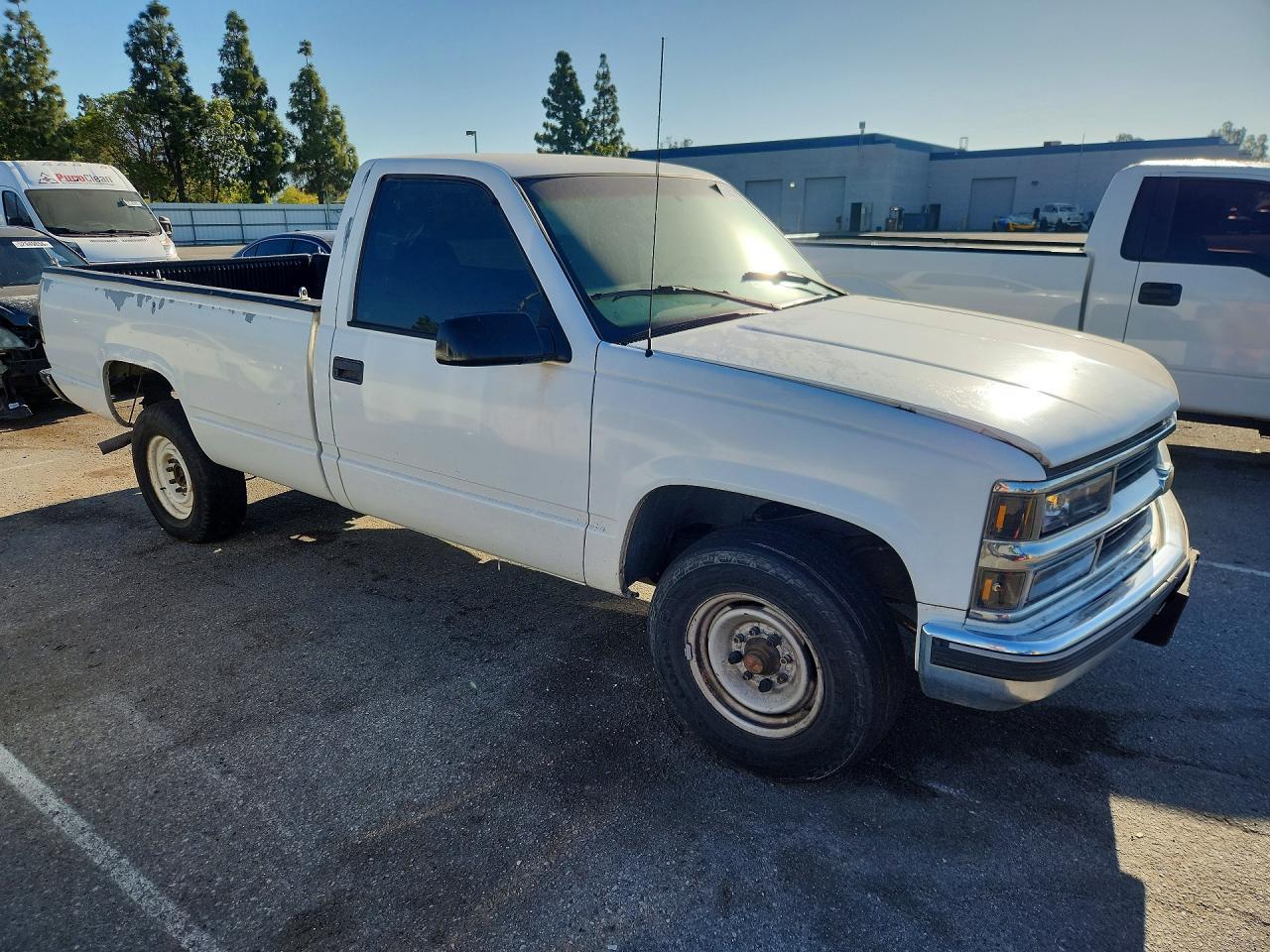 2000 Chevrolet Gmt-400 C2500 - Image 4