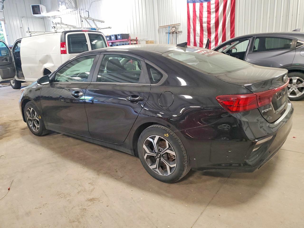 2019 Kia Forte Lxs - Фото 2