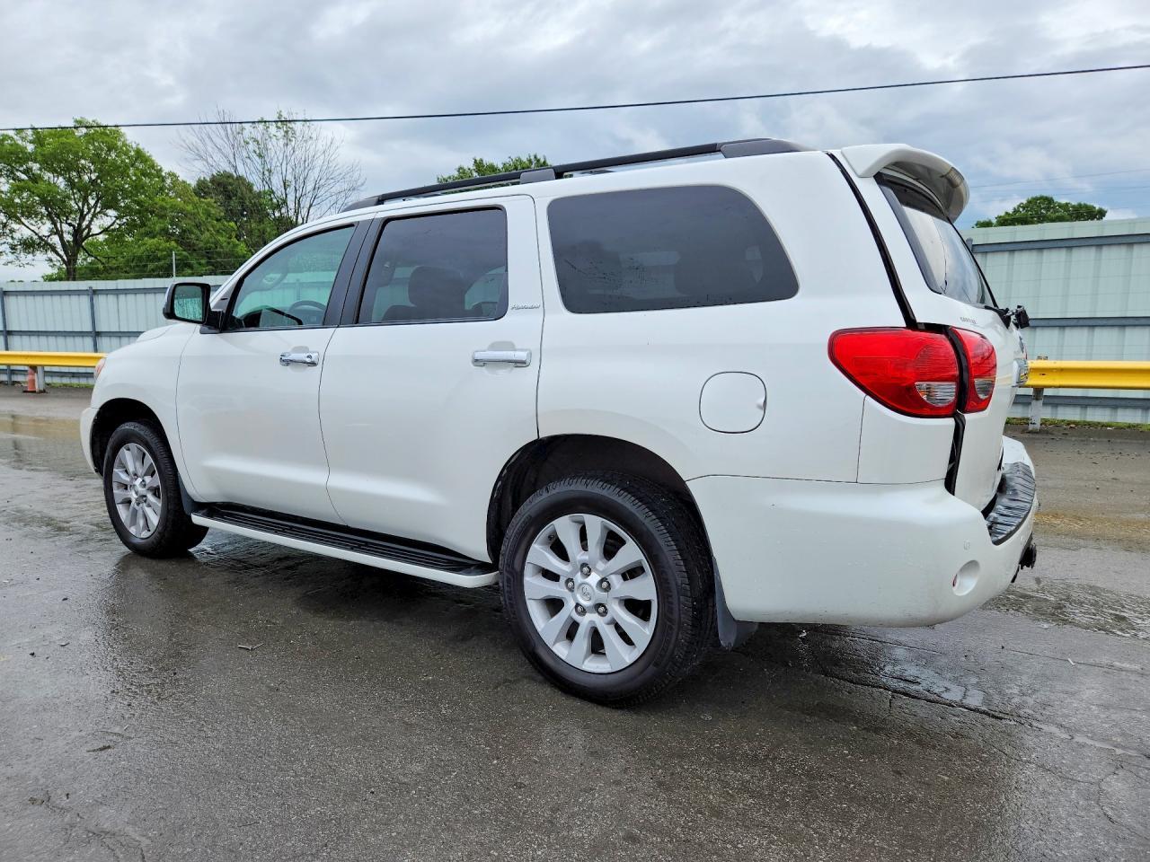 2017 Toyota Sequoia Platinum - Фото 2