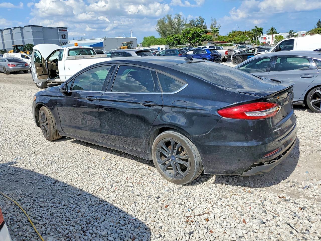2020 Ford Fusion Se - Фото 2