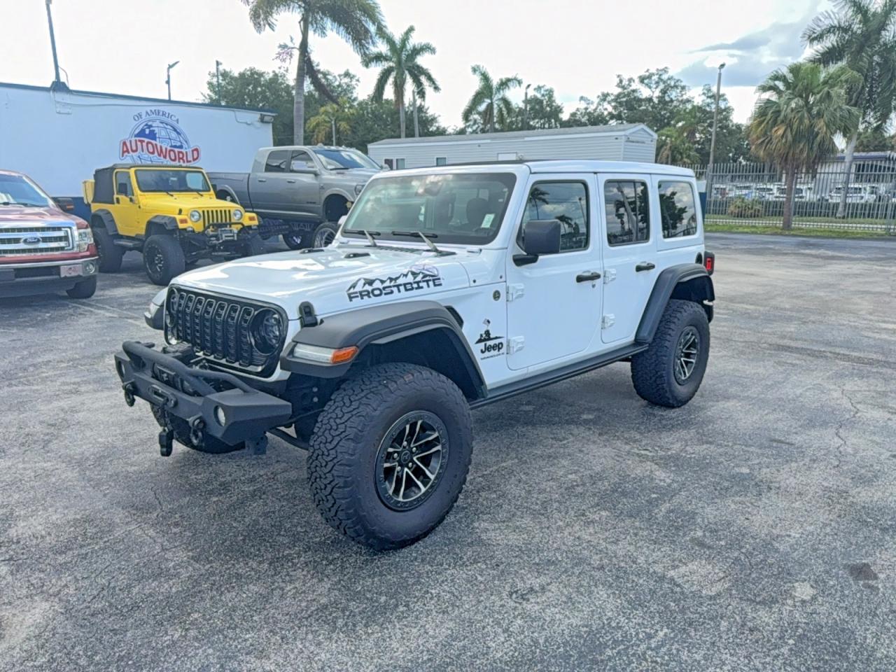 2024 Jeep Wrangler Sport - Фото 2