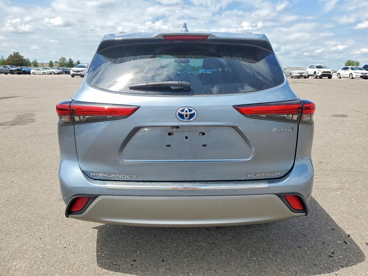 2021 Toyota Highlander Hybrid Platinum - Image 6