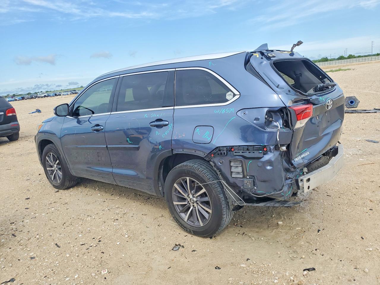 2018 Toyota Highlander Xle - Фото 2