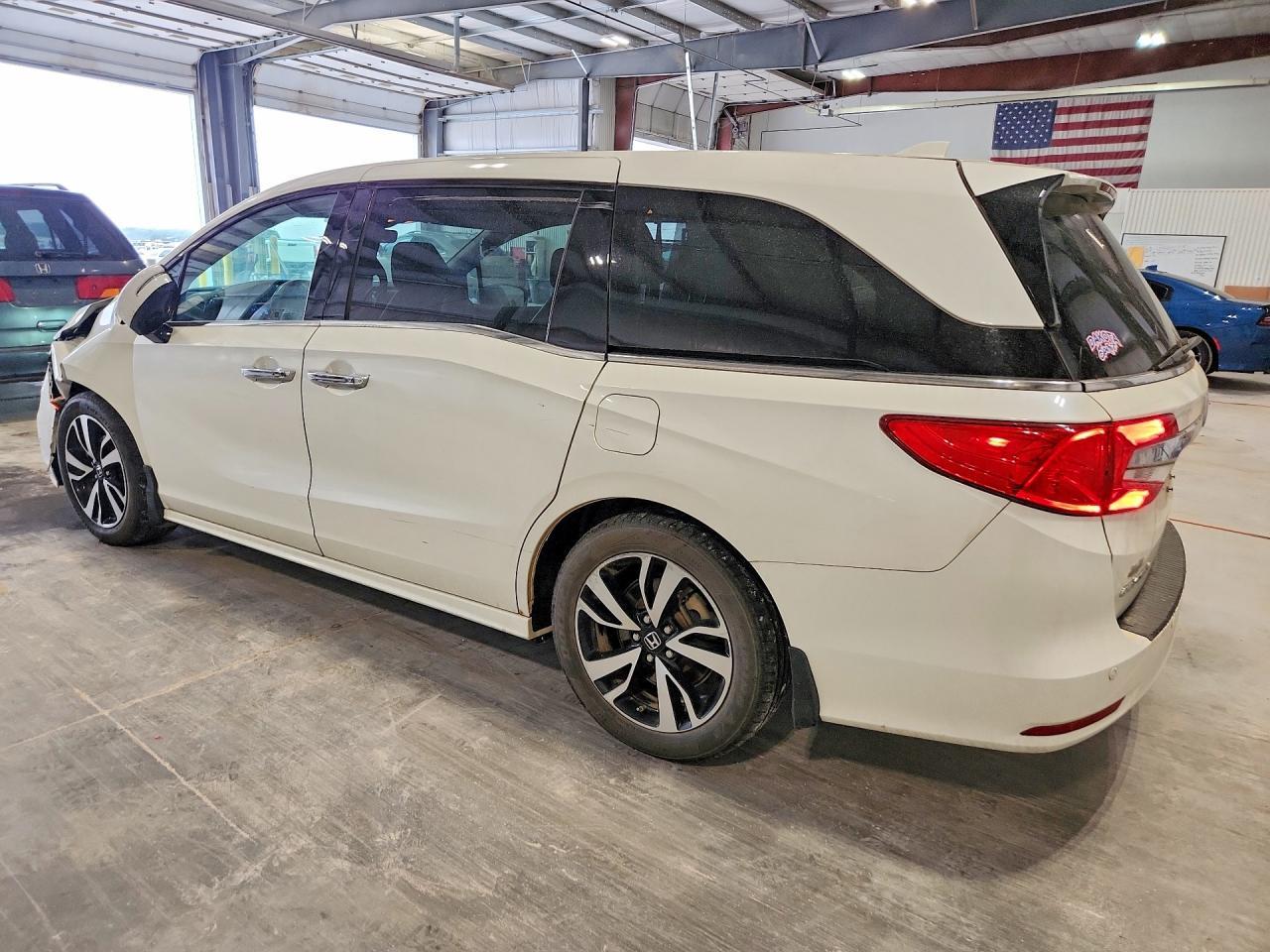 2018 Honda Odyssey Elite - Фото 2