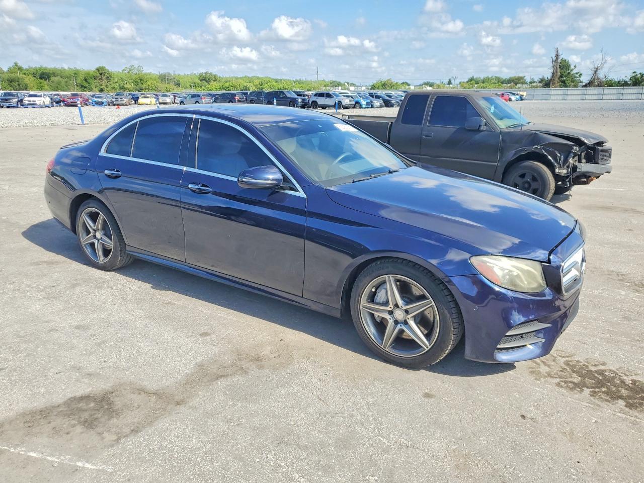 2017 Mercedes-Benz E 300 - Фото 4