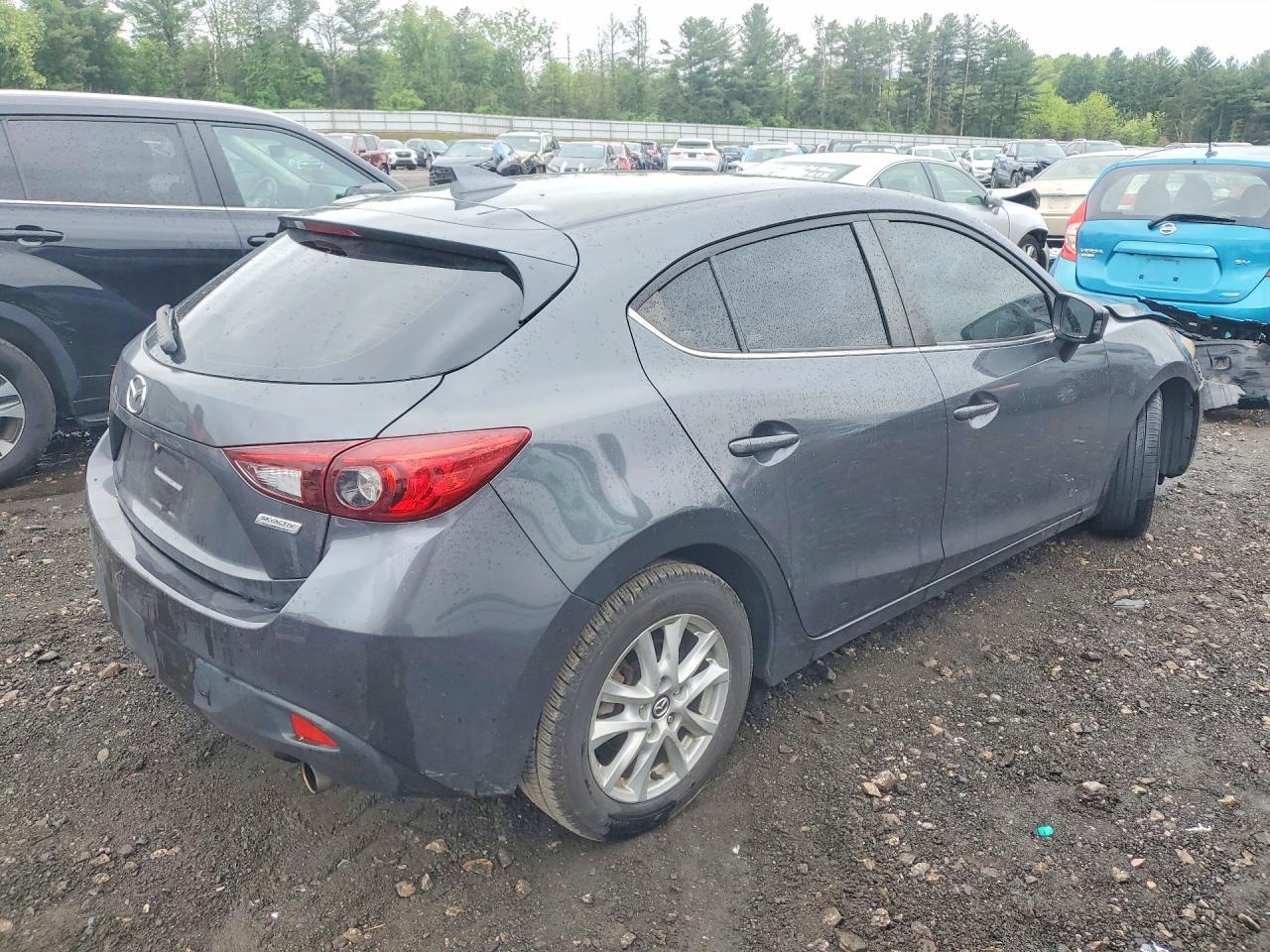 2016 Mazda 3 Touring - Image 3