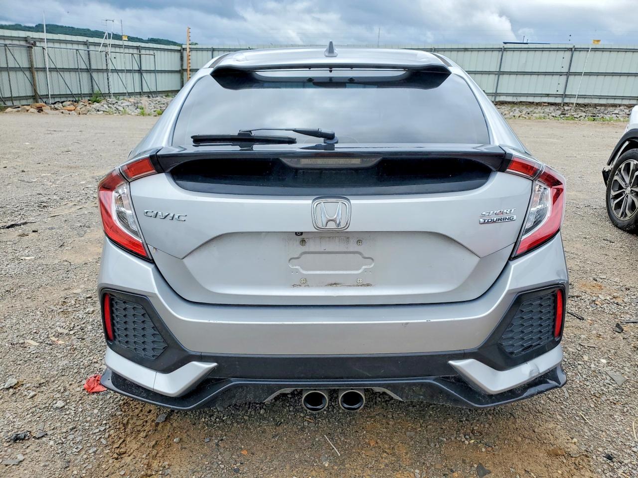 2018 Honda Civic Sport Touring - Image 6