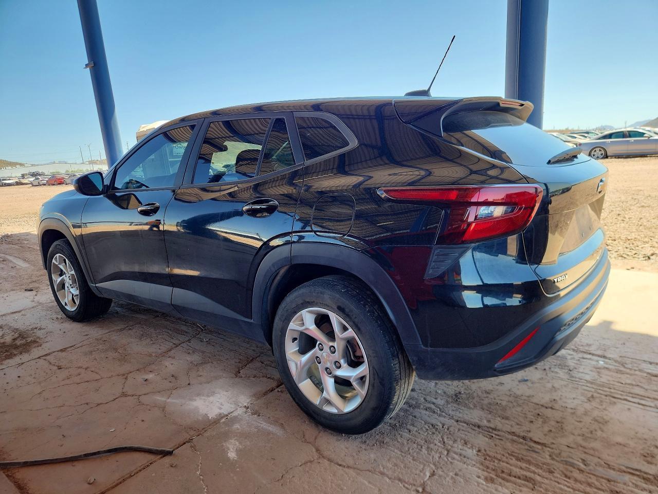 2024 Chevrolet Trax Ls - Фото 2