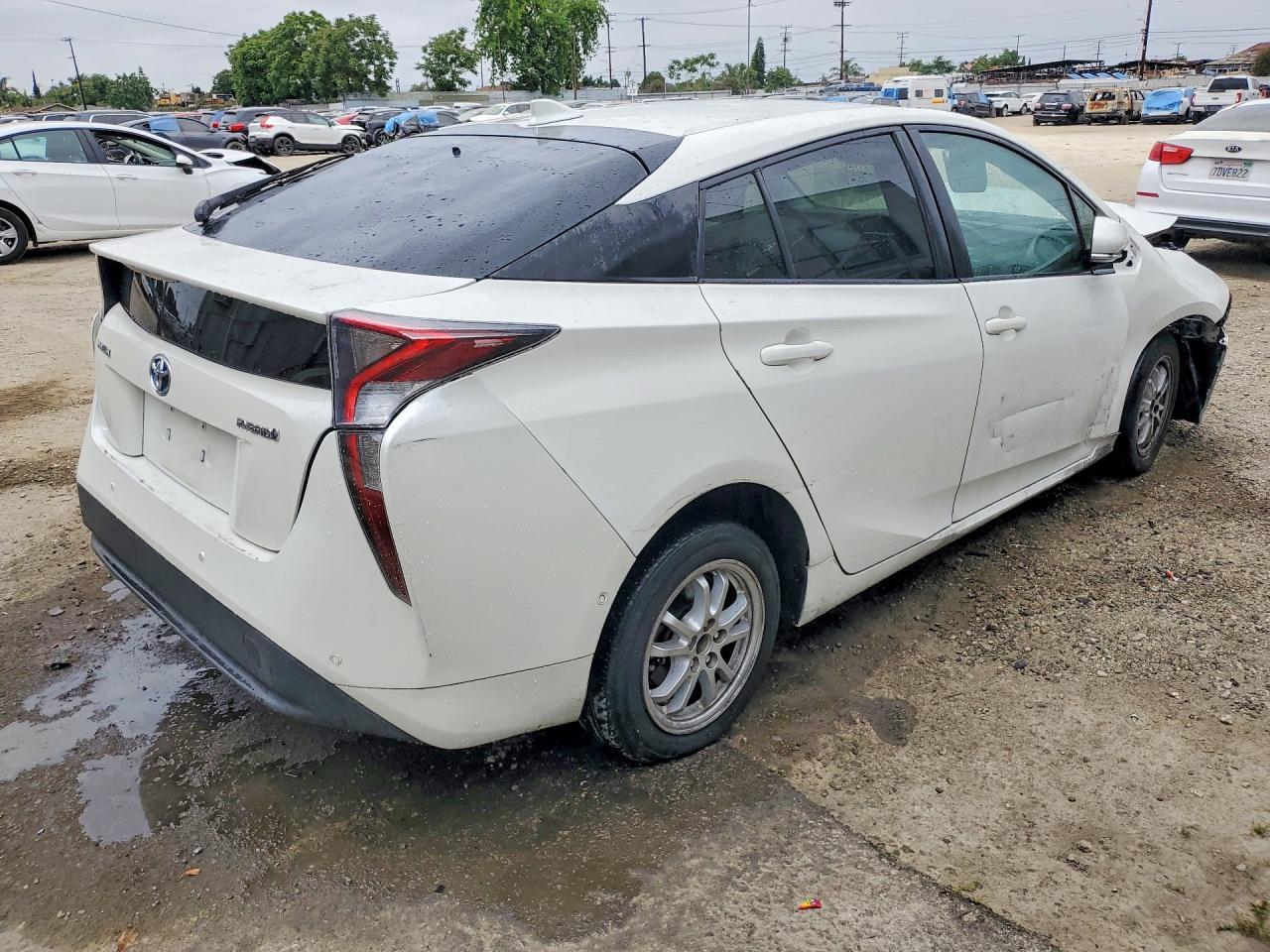 2017 Toyota Prius Two - Фото 3