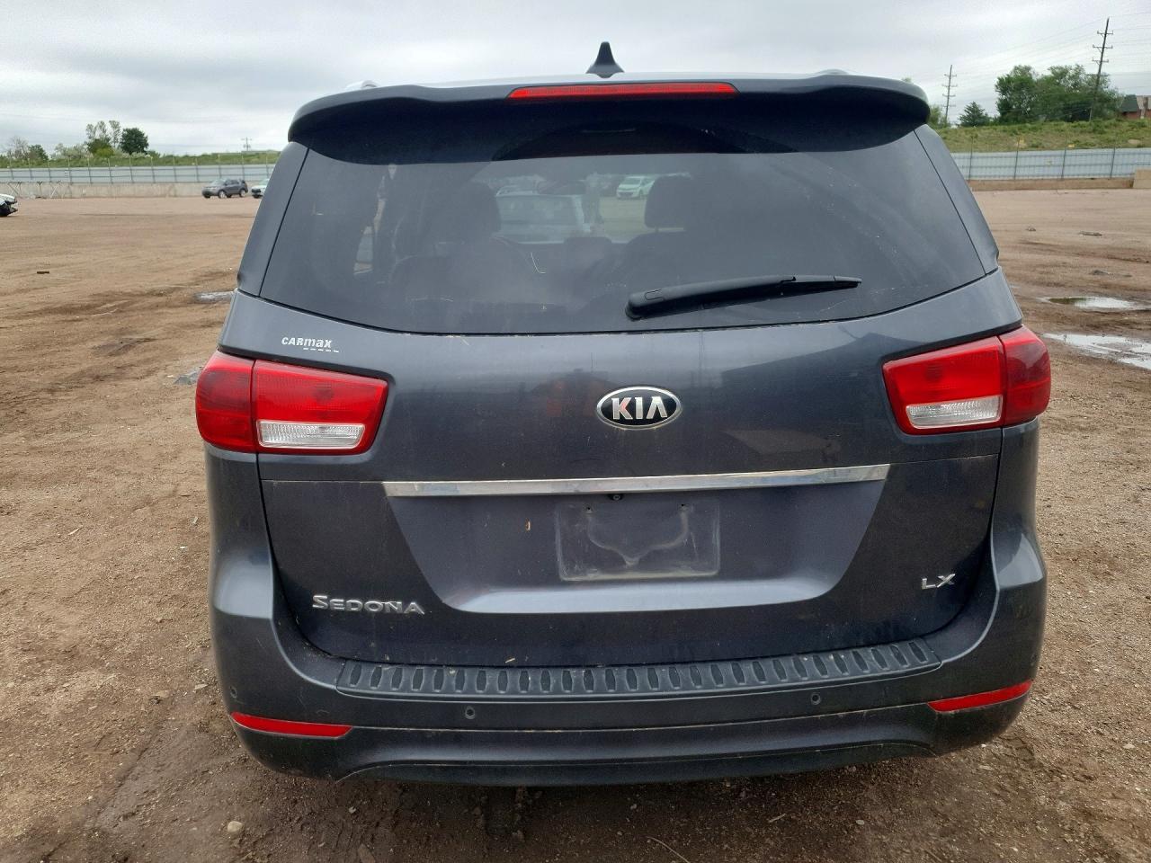 2017 Kia Sedona Lx - Image 6