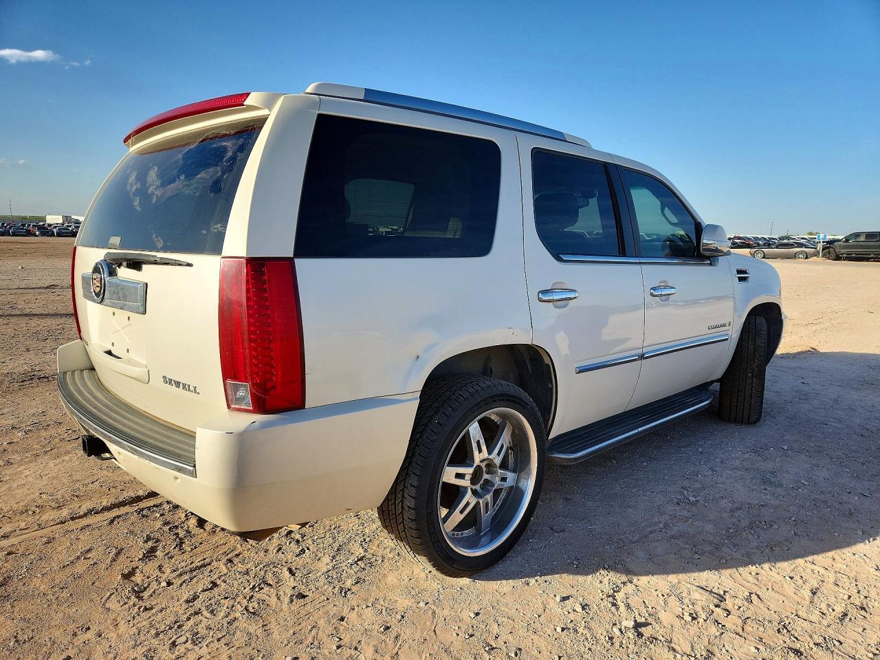 2007 Cadi Escalade L - Image 3