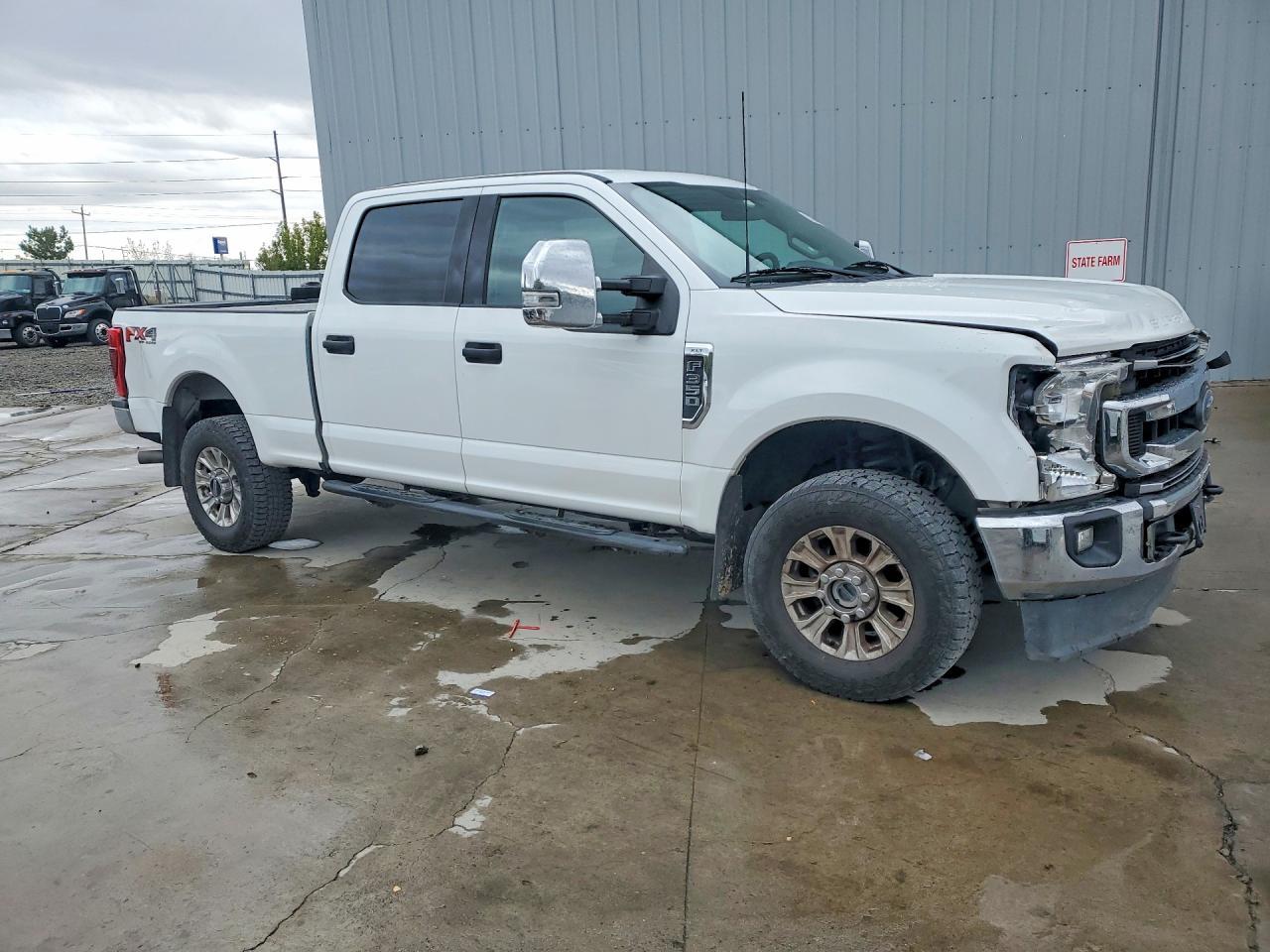 2022 Ford F350 Super Duty - Image 4