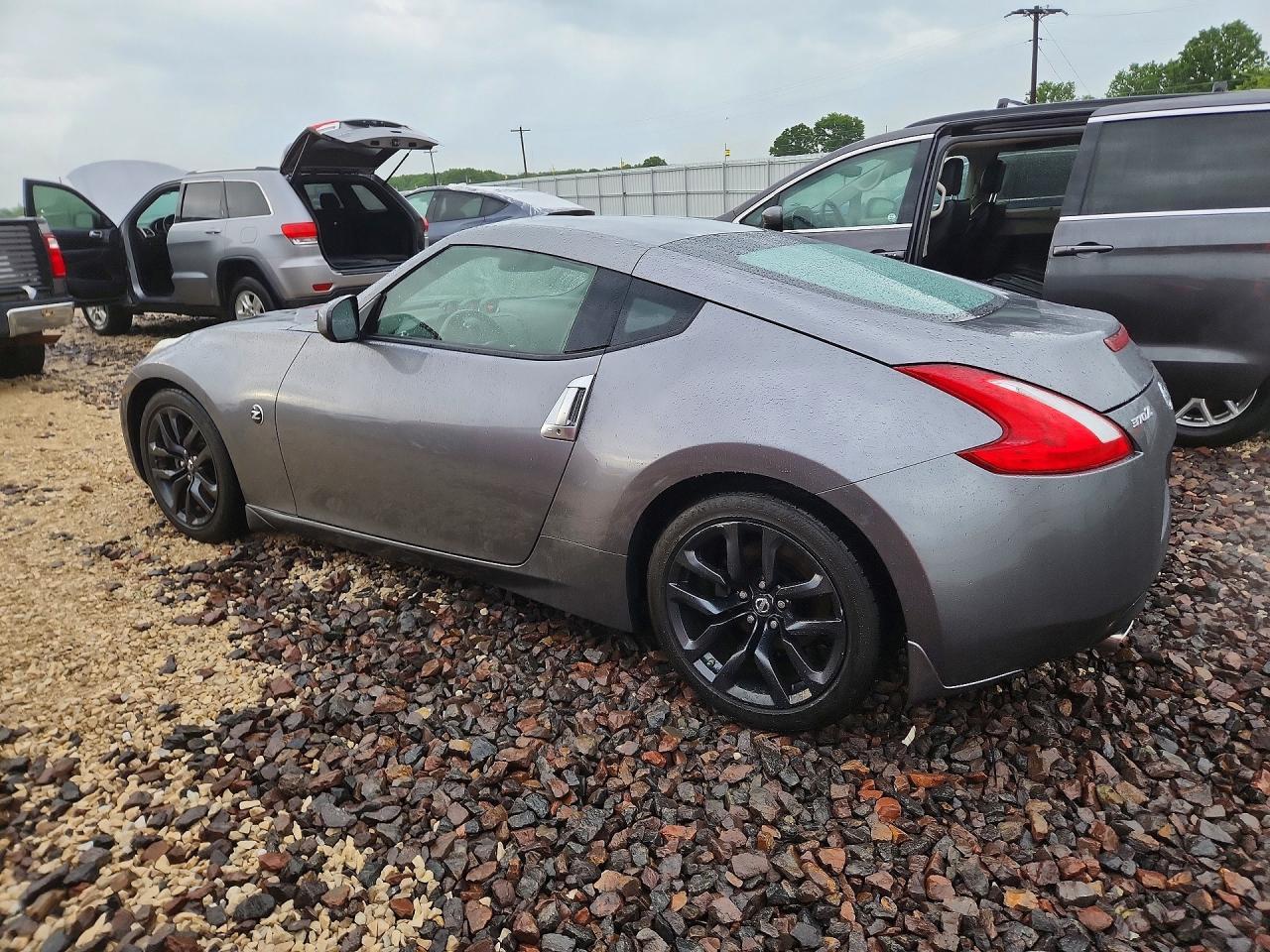2016 Nissan 370Z Base - Фото 2