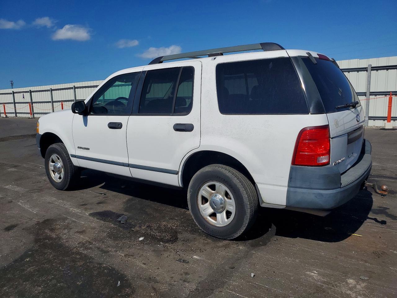 2005 Ford Explorer Xls - Image 2