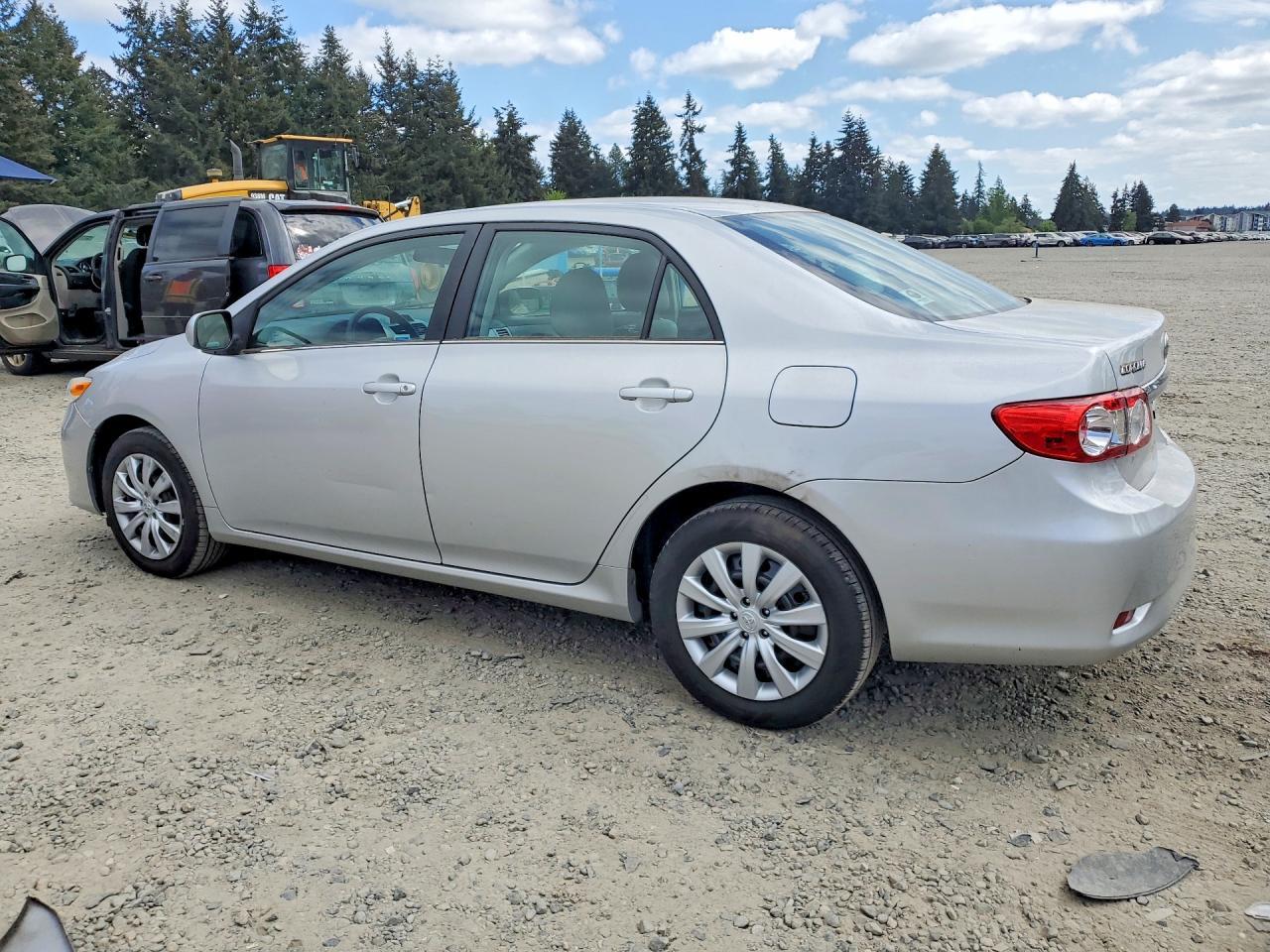 2013 Toyota Corolla Le - Фото 2