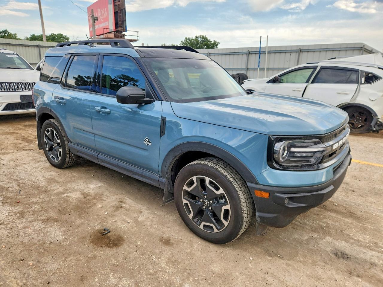 2023 Ford Bronco Sport Outer Banks - Image 4