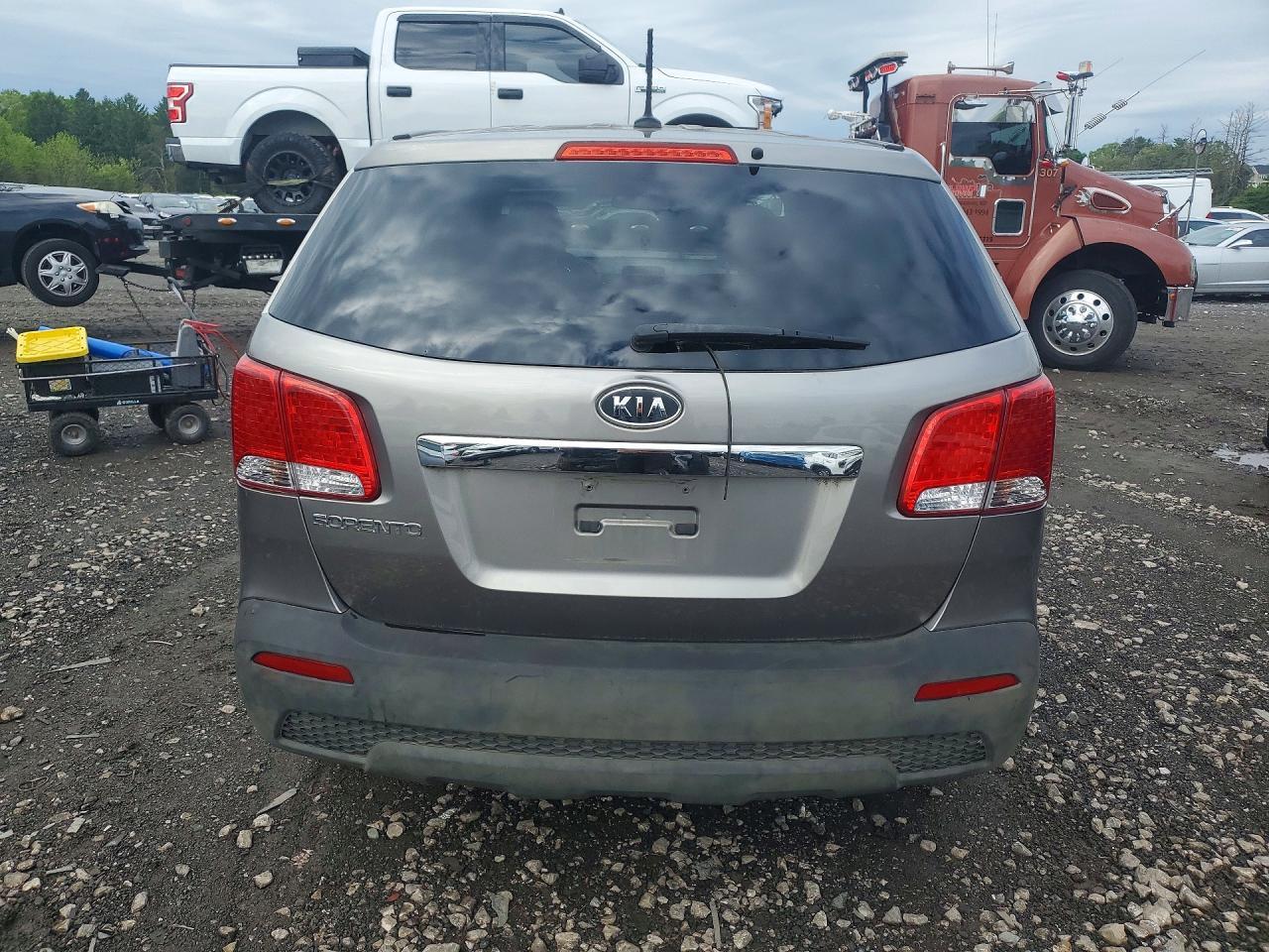 2011 Kia Sorento Lx - Image 6