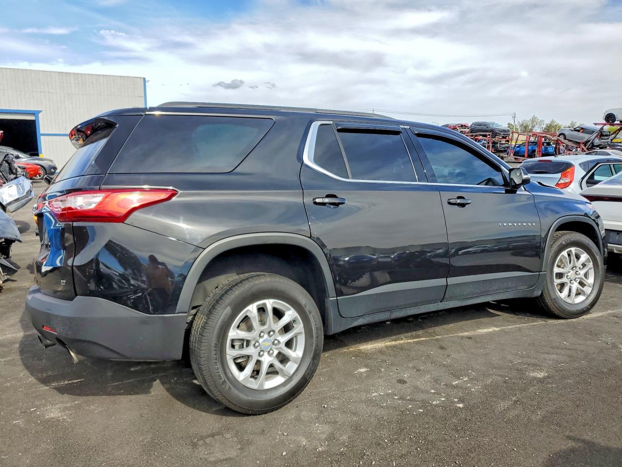 2021 Chevrolet Traverse Lt - Фото 3