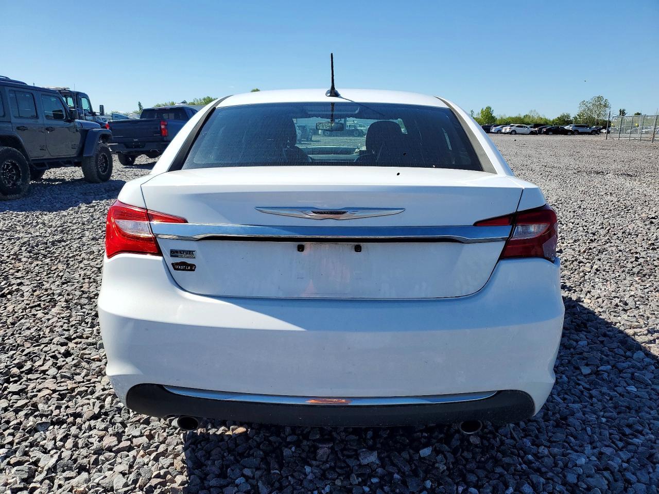 2013 Chrysler 200 Limited - Image 6