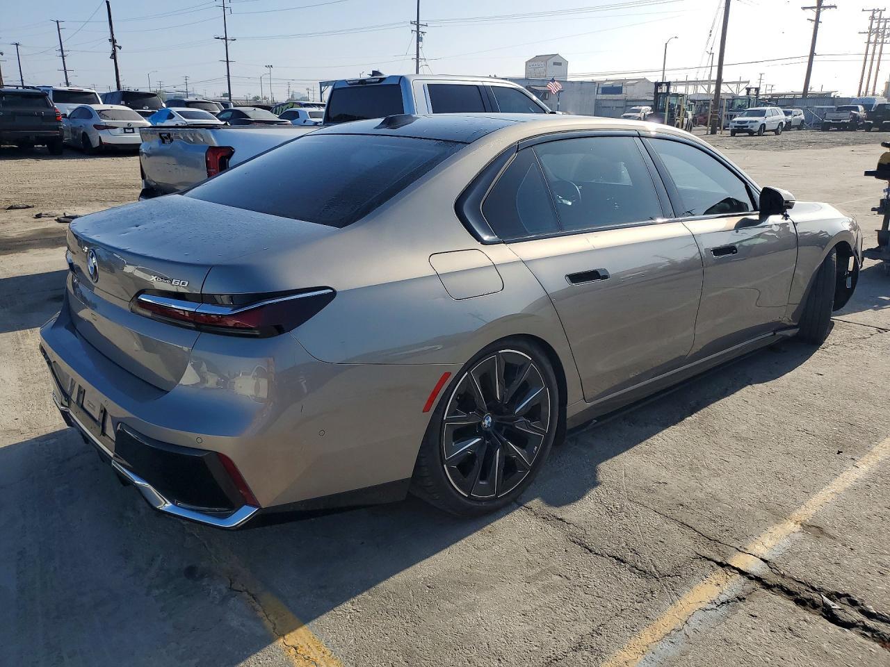 2024 BMW I7 xDrive60 - Фото 3
