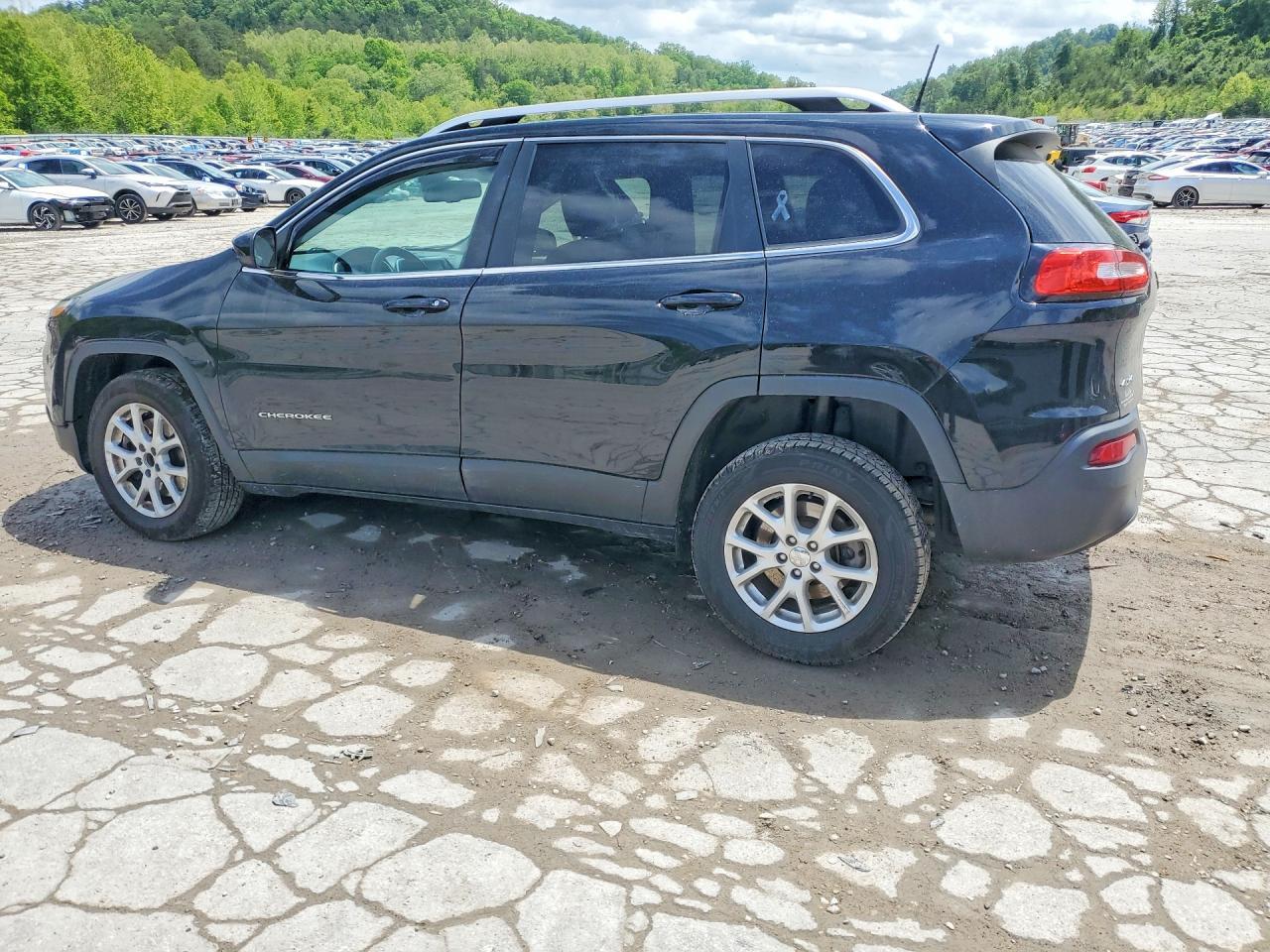 2018 Jeep Cherokee Latitude Plus - Image 2
