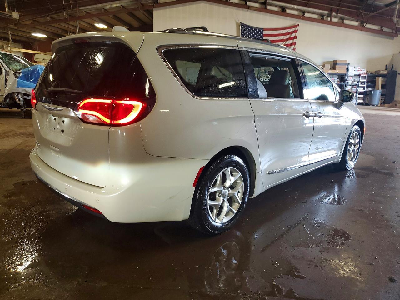 2019 Chrysler Pacifica Touring L - Фото 3