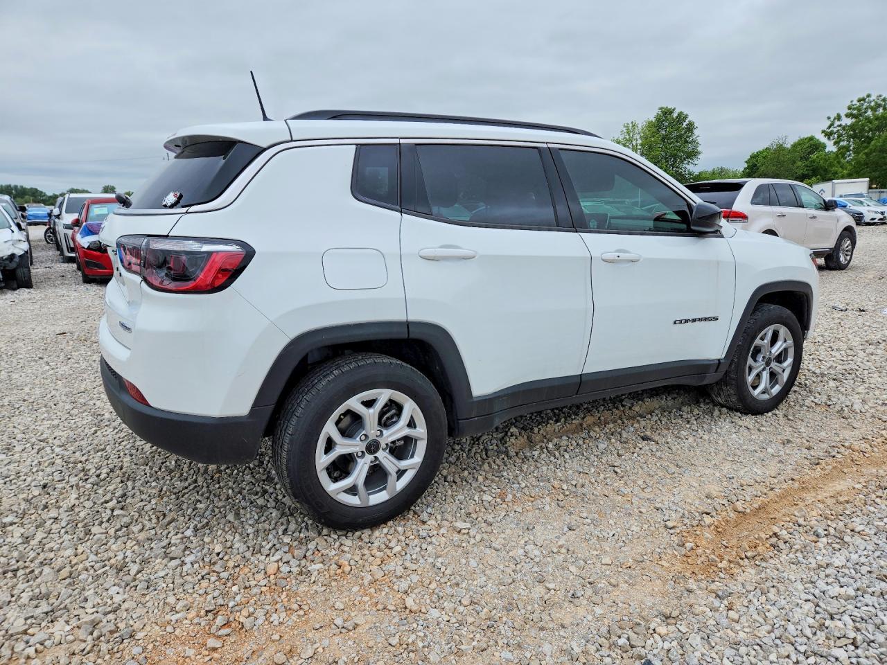 2025 Jeep Compass Latitude - Фото 3