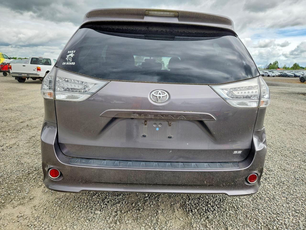 2015 Toyota Sienna Sport - Фото 6