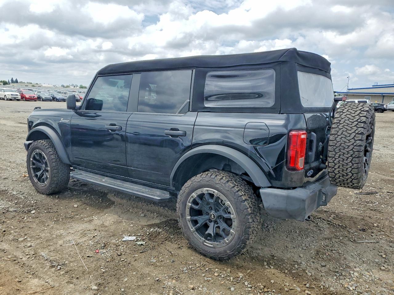 2024 Ford Bronco Big Bend - Image 2