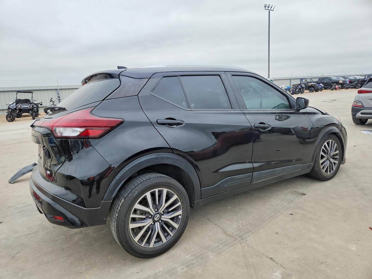 2021 Nissan Kicks Sv - Image 3