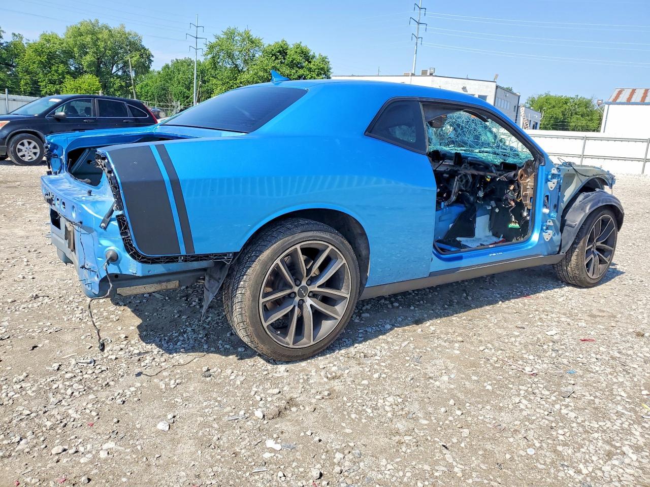 2015 Dodge Challenger R - Image 3